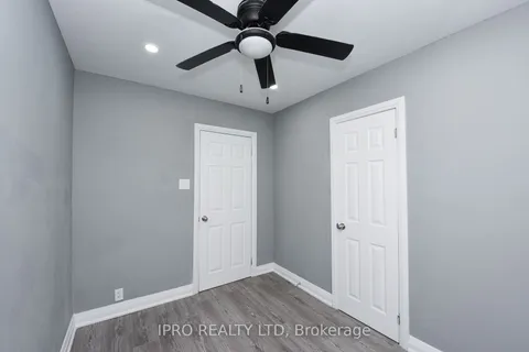 1259 Ogden Ave, Mississauga, ON L5E 2H5