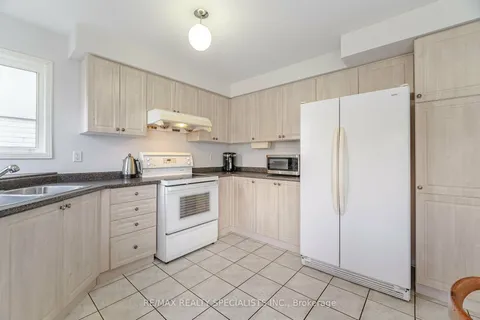 1023 Vickerman Way, Milton, ON L9T 0B9