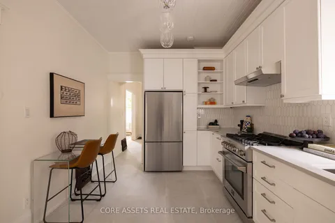 24 Robert St, Toronto, ON M9N 2J5