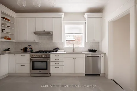 24 Robert St, Toronto, ON M9N 2J5