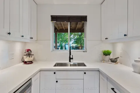 45 Stephen Dr, Toronto, ON M8Y 3M8