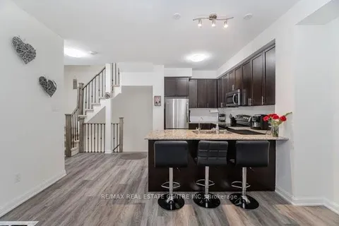 165 Hampshire Way, Milton, ON L9T 6B9