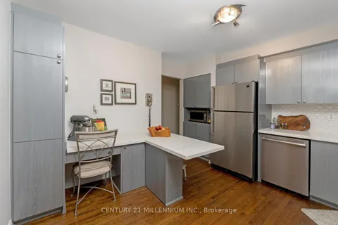 70 Dorchester Dr, Brampton, ON L6T 3E4