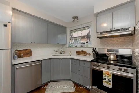 70 Dorchester Dr, Brampton, ON L6T 3E4