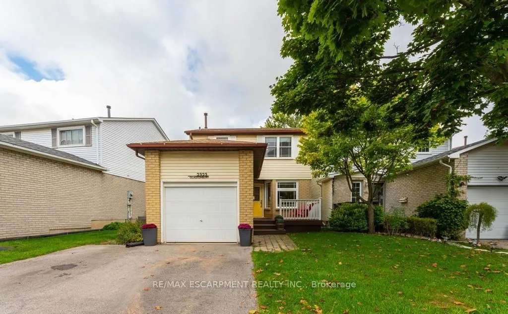 2323 Glastonbury Rd, Burlington, ON L7P 4L7