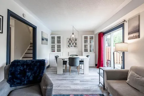 2323 Glastonbury Rd, Burlington, ON L7P 4L7