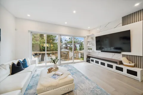 65 Lake Cres, Toronto, ON M8V 1W2