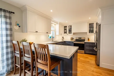 2405 Orchard Rd, Burlington, ON L7L 6X8