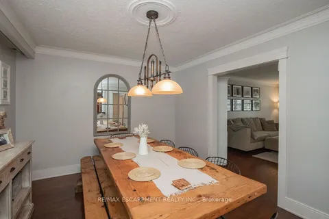 493 Wicklow Rd, Burlington, ON L7L 2J1