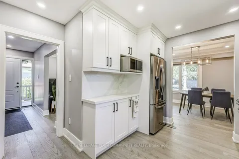 3 Laurelwood Cres, Toronto, ON M9P 1L4