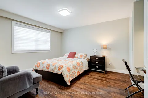 1629 Ogden Ave, Mississauga, ON L5E 2J2