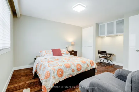 1629 Ogden Ave, Mississauga, ON L5E 2J2