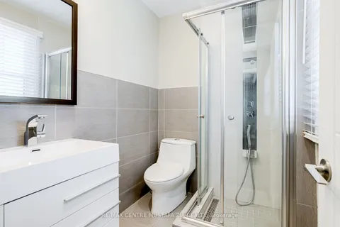 1629 Ogden Ave, Mississauga, ON L5E 2J2