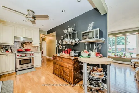 2299 Fassel Ave, Burlington, ON L7R 3P4