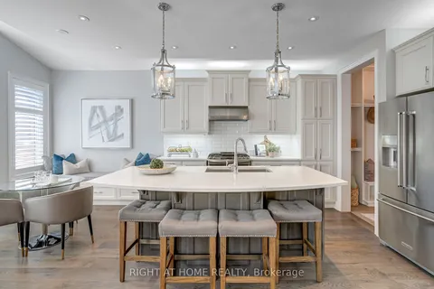 160 Wheat Boom Dr, Oakville, ON L6H 0M8