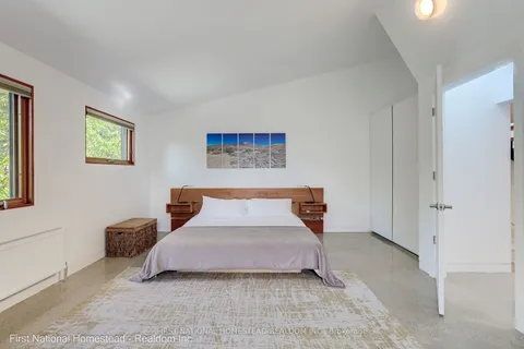 38 Smithfield Dr, Toronto, ON M8Y 3M2