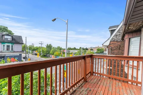 1448 Bloor St, Toronto, ON M6P 3L5