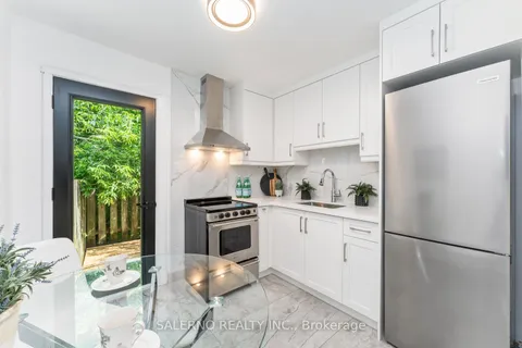 1448 Bloor St, Toronto, ON M6P 3L5