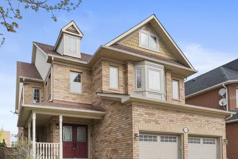 1093 Lamplight Way, Mississauga, ON L5W 1J3