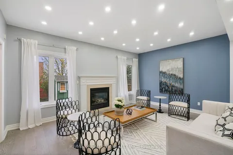 1093 Lamplight Way, Mississauga, ON L5W 1J3