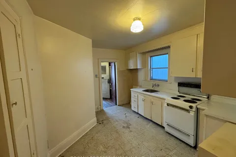 2502 Lake Shore Blvd, Toronto, ON M8V 1E1