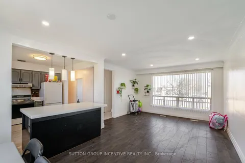 98 Stavely Cres, Toronto, ON M9W 2C8