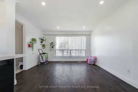 98 Stavely Cres, Toronto, ON M9W 2C8