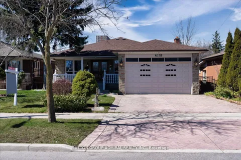 241 Derrydown Rd, Toronto, ON M3J 1S2