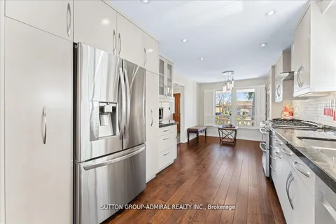 241 Derrydown Rd, Toronto, ON M3J 1S2