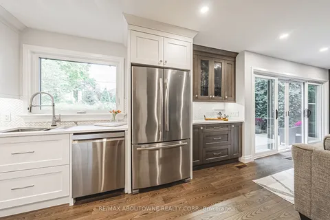 3472 Spruce Ave, Burlington, ON L7N 1K3