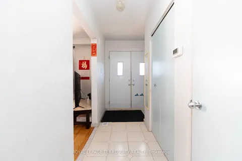 18 Rosette Crt, Toronto, ON M9M 1Z7