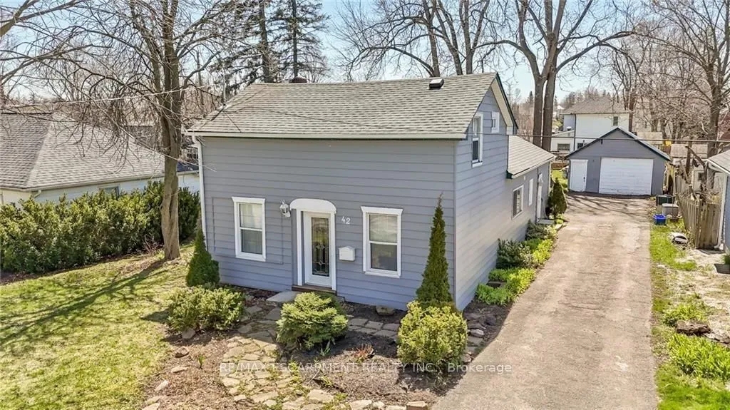 42 JOHN St, Halton Hills, ON L7J 2A7