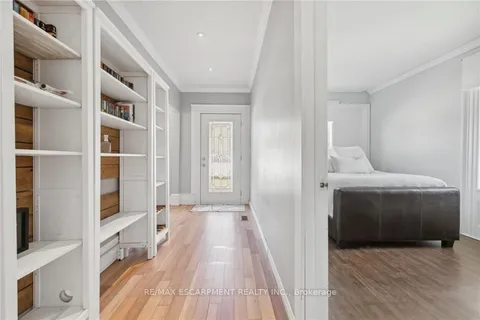 42 JOHN St, Halton Hills, ON L7J 2A7