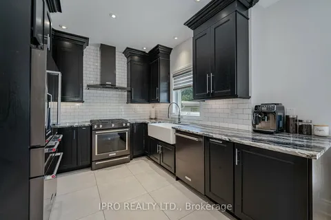 176 Landsbridge St, Caledon, ON L7E 2A9