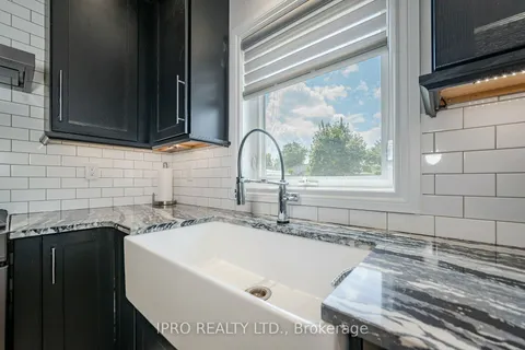 176 Landsbridge St, Caledon, ON L7E 2A9