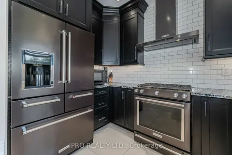 176 Landsbridge St, Caledon, ON L7E 2A9