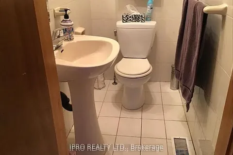 98 North Carson St, Toronto, ON M8W 4C5