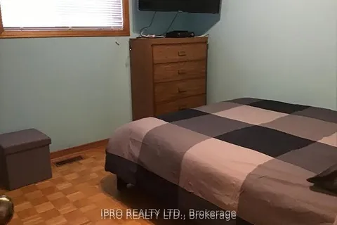 98 North Carson St, Toronto, ON M8W 4C5