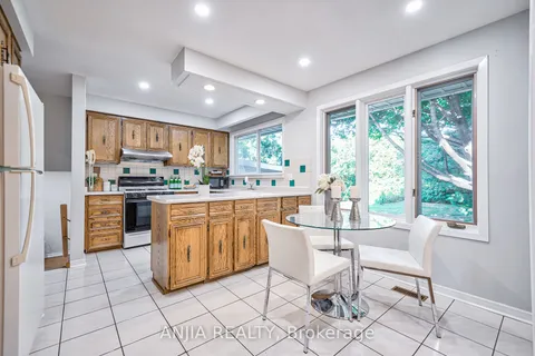 1485 Hixon St, Oakville, ON L6L 1S2