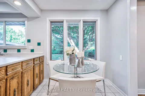 1485 Hixon St, Oakville, ON L6L 1S2