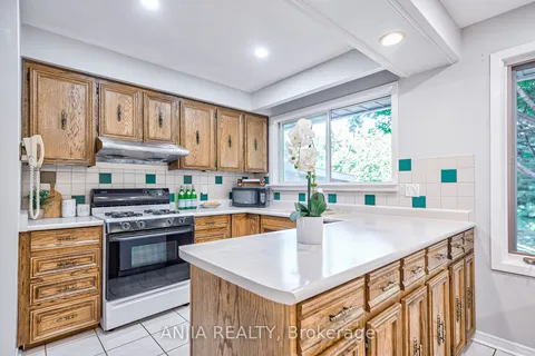1485 Hixon St, Oakville, ON L6L 1S2
