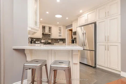 8 Lombardy Cres, Brampton, ON L6S 4L8