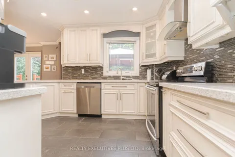 8 Lombardy Cres, Brampton, ON L6S 4L8