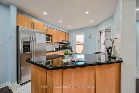 39 Blue Spruce St, Brampton, ON L6R 1C4