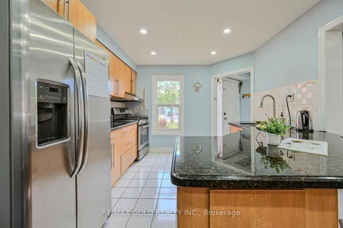 39 Blue Spruce St, Brampton, ON L6R 1C4