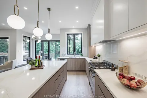 7 Charleston Rd, Toronto, ON M9B 4M6