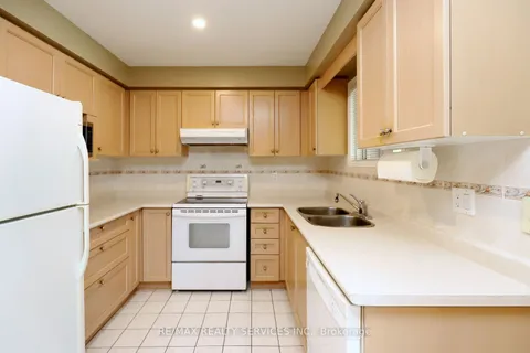 12 Summerfield Cres, Brampton, ON L6X 4L3