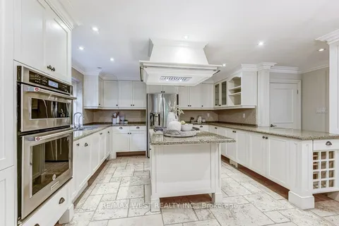 13 Riverlea Rd, Toronto, ON M9P 2B1