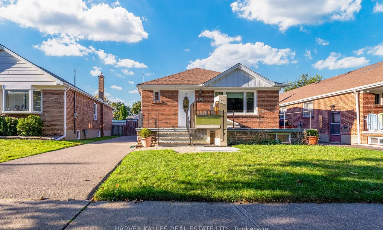 108 Edgecroft Rd, Toronto, ON M8Z 2C3