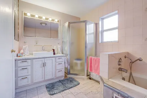 108 Edgecroft Rd, Toronto, ON M8Z 2C3